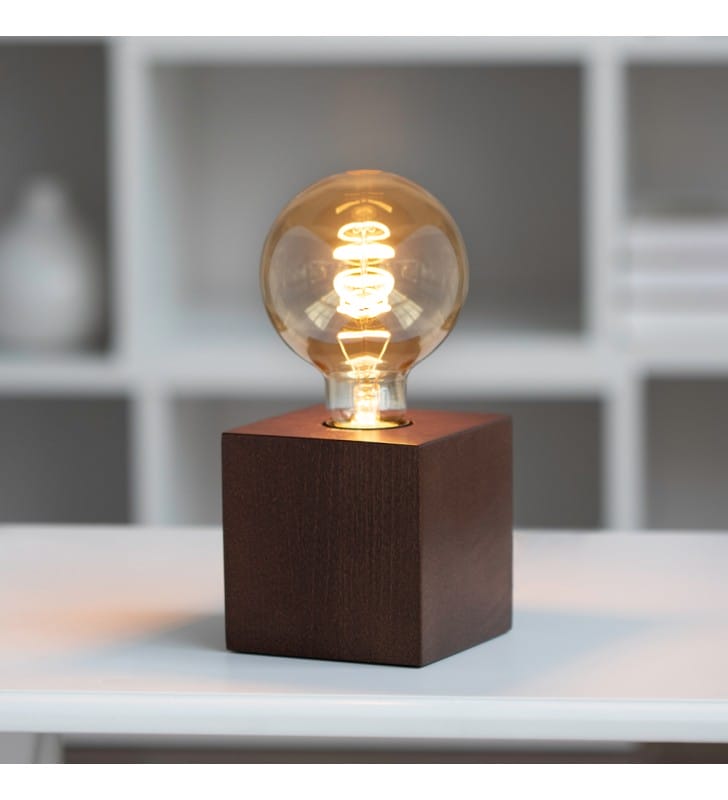 Minimalistyczna nowoczesna lampka drewniana Trongo